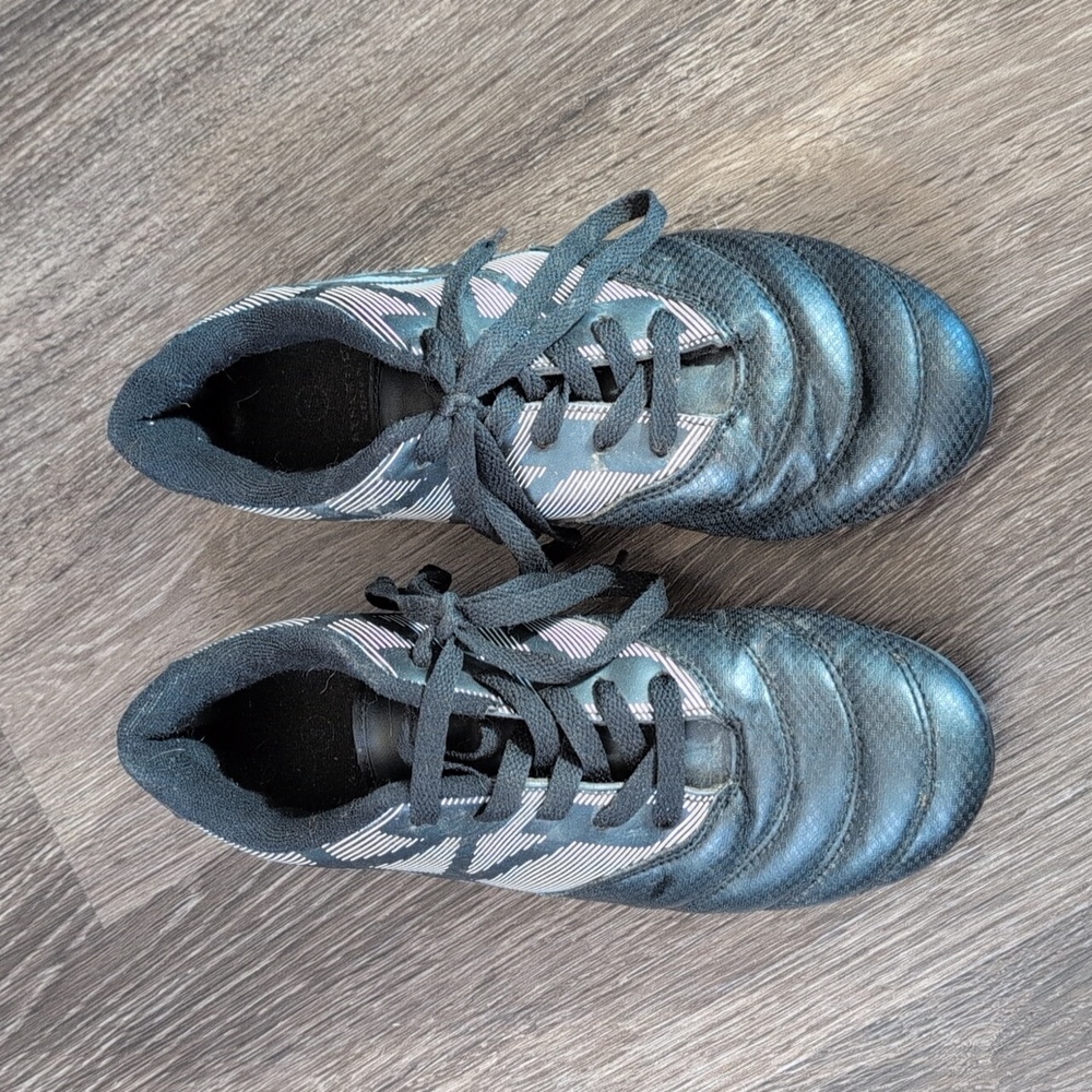 Kids soccer cleats